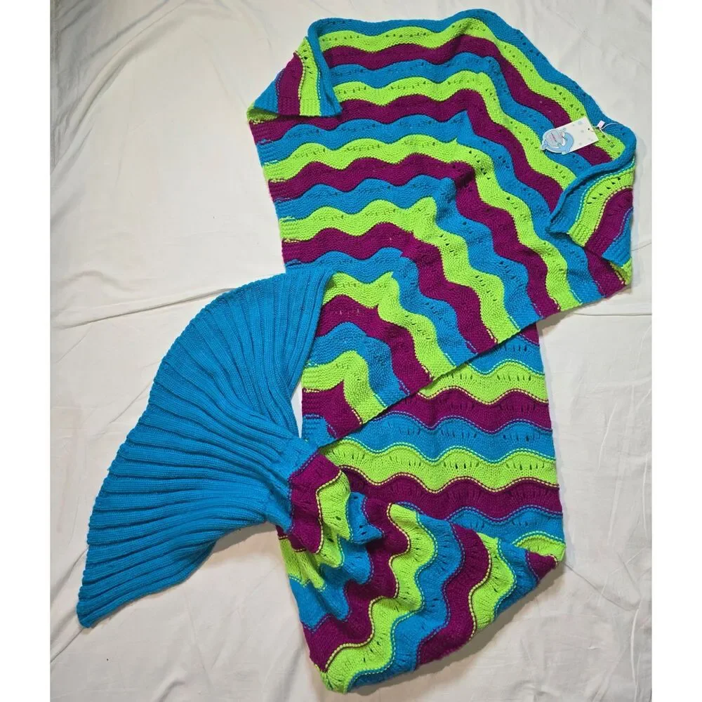 LAGHCAT Mermaid Tail Blanket - Crocheted - NWT